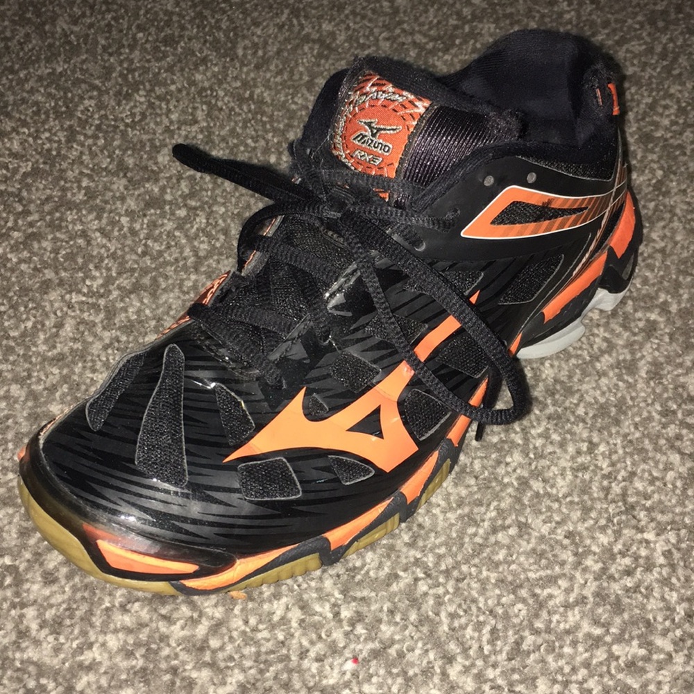 mizuno wave lightning volleyball shoes